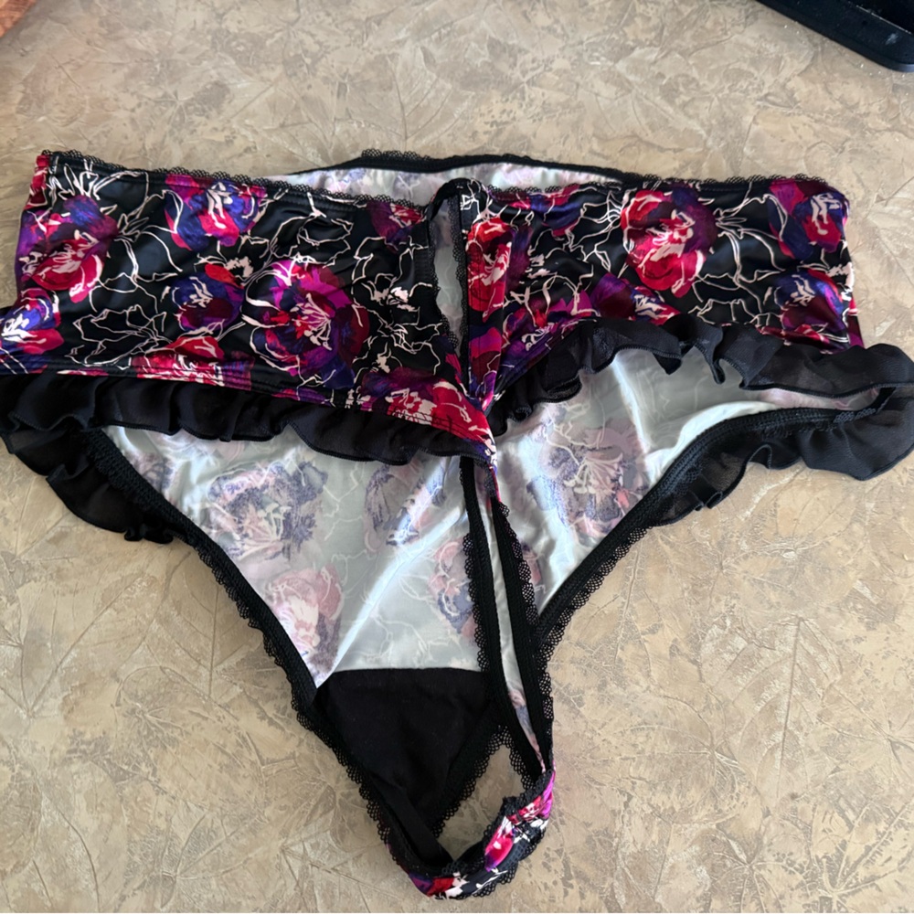Torrid Size 2 Satin Ruffle Underwire Bra/Panty Set - Picture 7 of 8